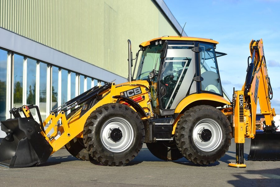 PLATINUM EDITION CELEBRATES 70 YEARS OF JCB BACKHOE INNOVATION